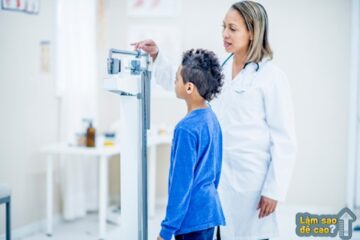 Đo chiều cao với dụng cụ thước đứng điện tử thông minh.